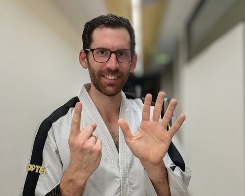 Michael Schmidt besteht Prüfung zum VI. Dan